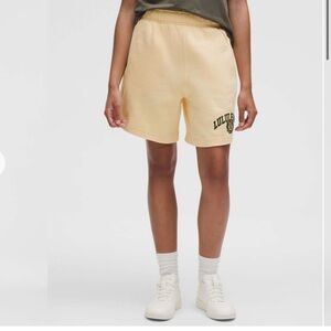 Lululemon Scuba Mid-Rise Oversized Short 7" *Graphic *NWT S/Butter Cream